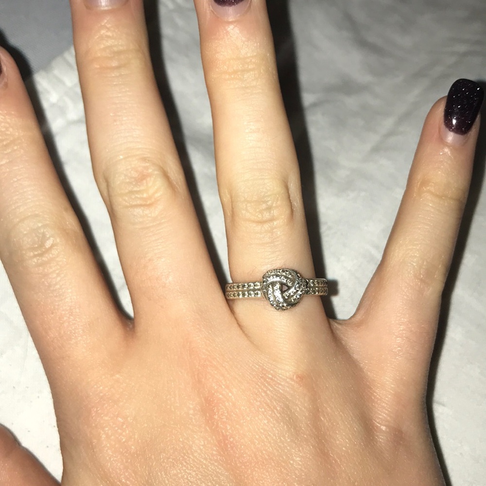 💍PANDORA Sparkling Love Knot Ring💍